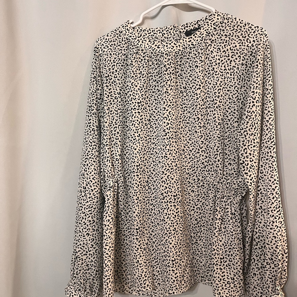 Doe & Rae Leopard Print Long Sleeve Top
